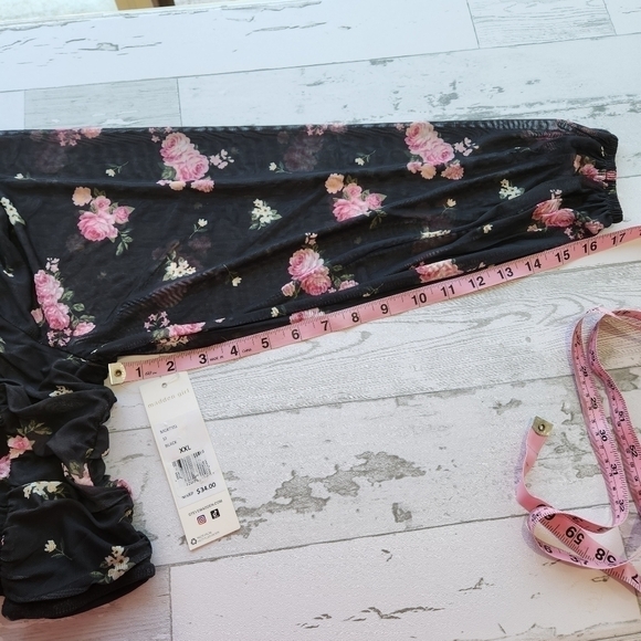 Madden Girl  Floral-Print Peasant Top With Mask, Black Ruched Size XXL NWT - Picture 11 of 12